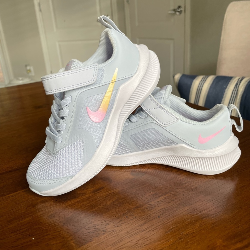 Little Girls Nike Tennis Shoes. Size 11. NWOT.